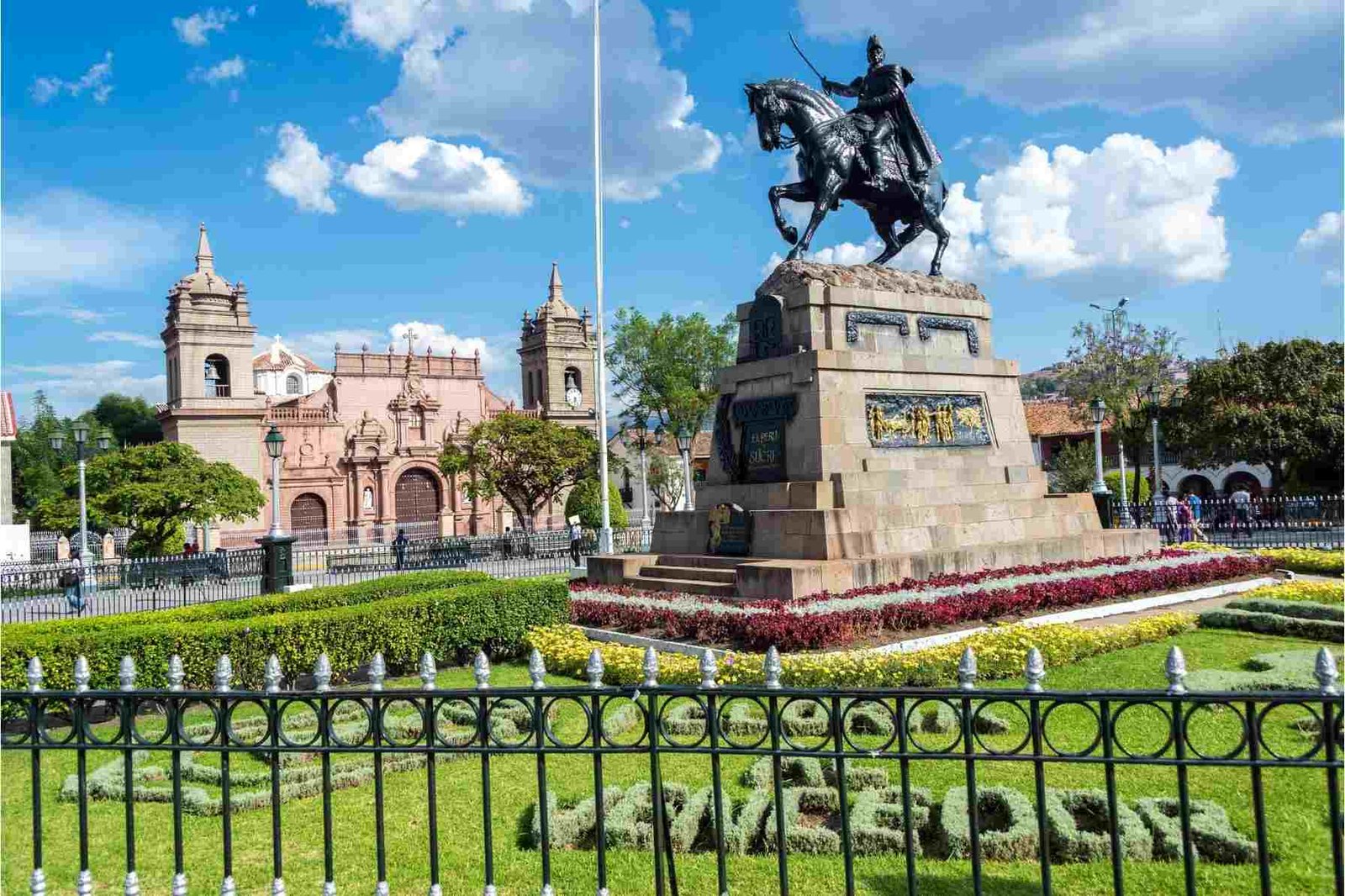 Plaza de Armas Ayacucho - Sisari Travel - Ayacucho - Turismo Ayacucho - Millpu - Cámara Regional de Comercio de Ayacucho