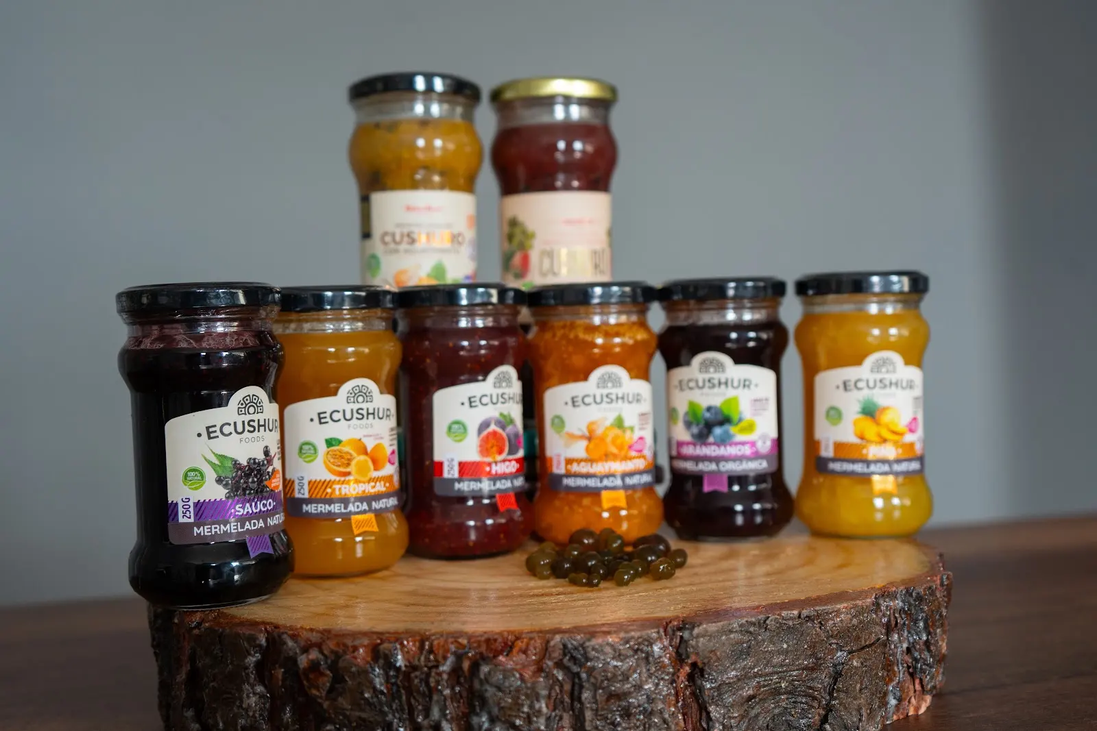 Mermeladas naturales - Ecushur Foods - Cushuro Ayacucho - Aguaymanto - Sauco - Higo con cushuro - Frascos de mermelada - Emprendimiento peruano - Dulces altoandinos - Presentación rústica - Cámara Regional de Comercio Ayacucho - Perú